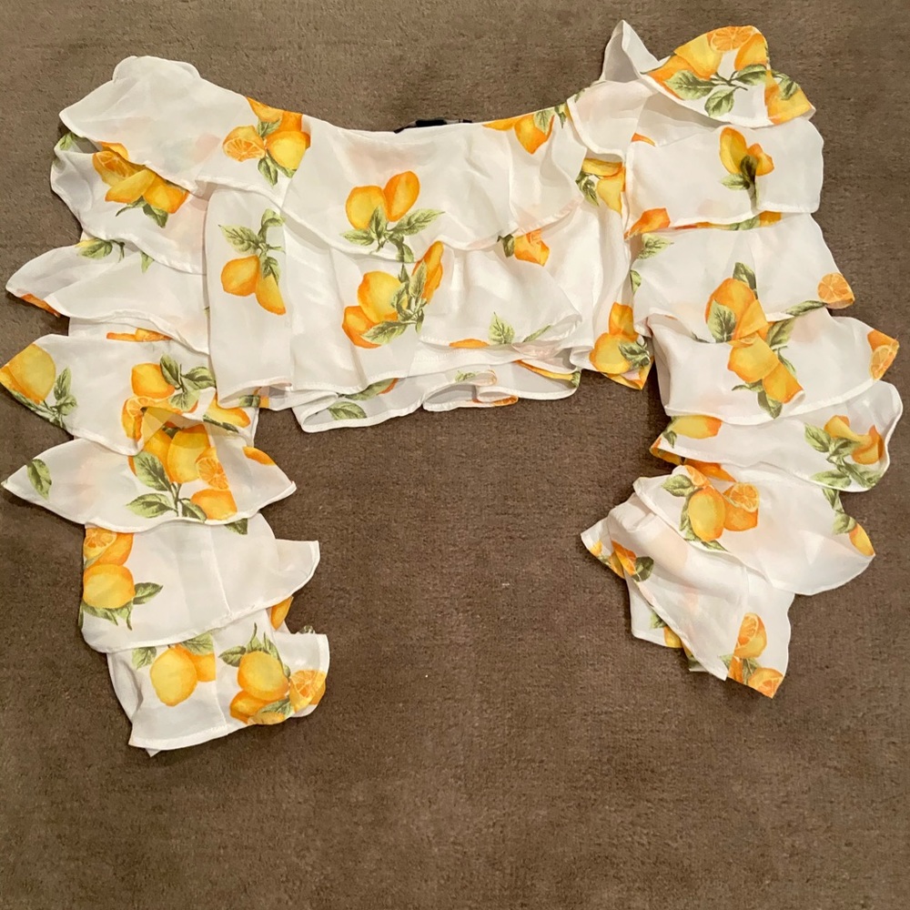 White crop top with lemon pattern